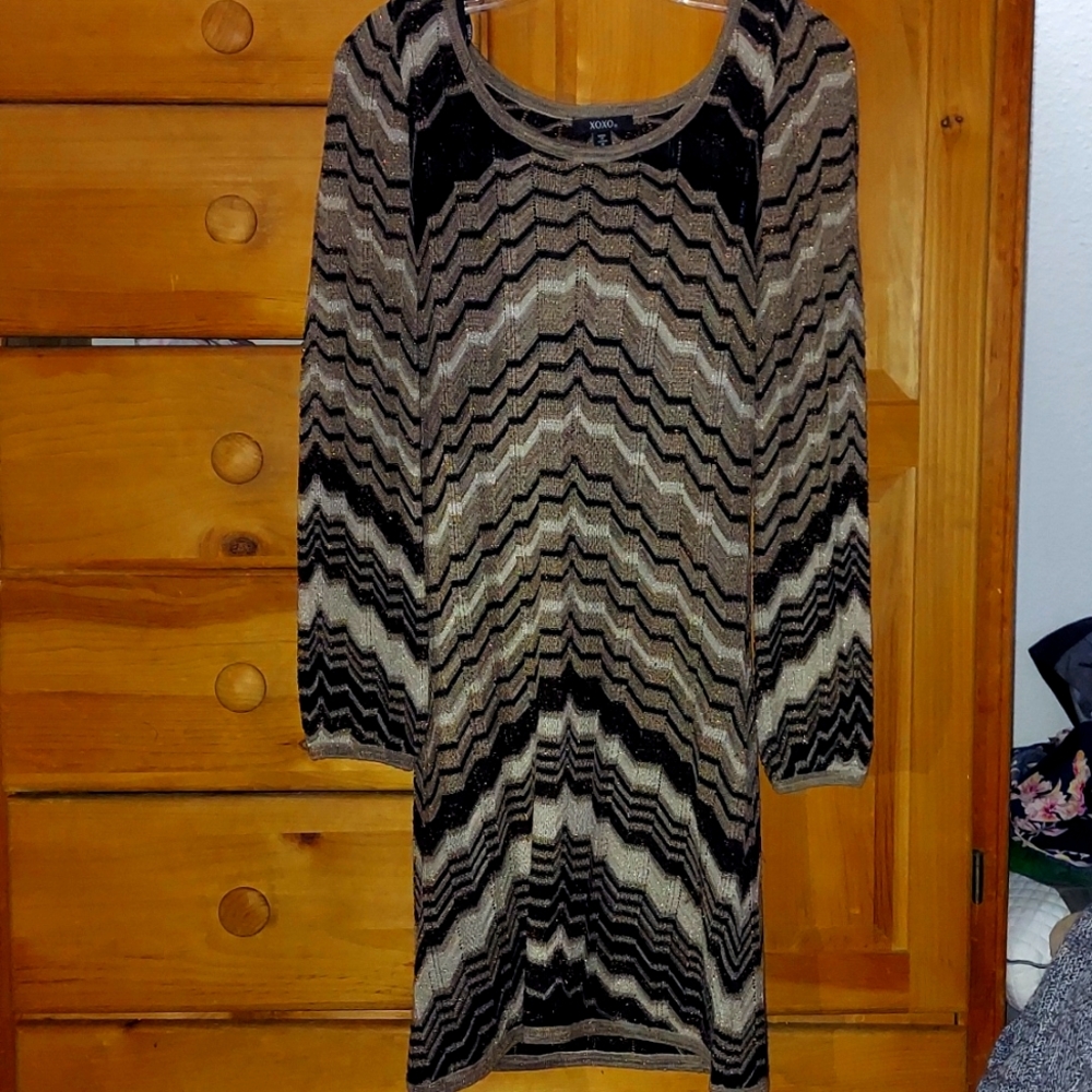 Super sparkly, slim fit, scoop neck dress. Size small, XOXO brand.